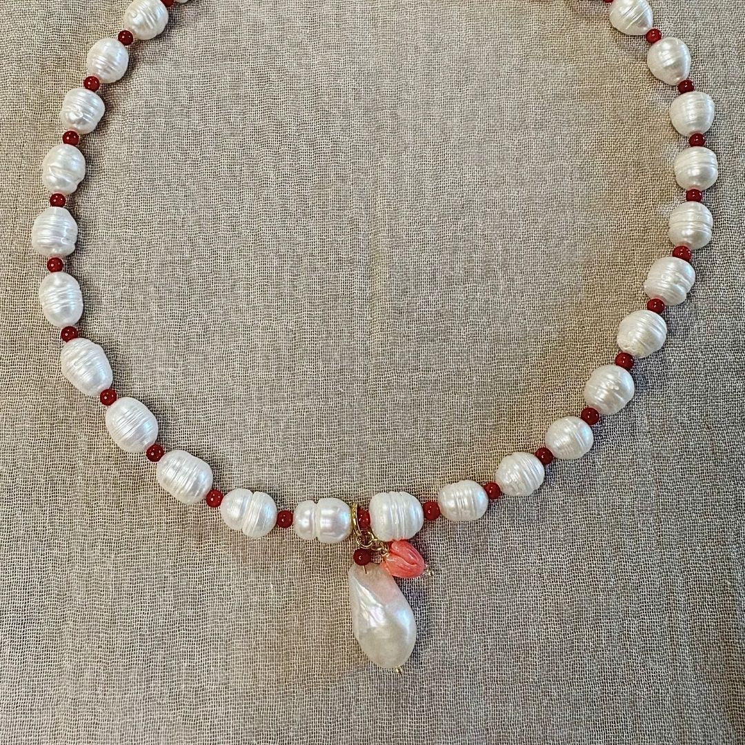 Collier de Perles et Mini  Corail