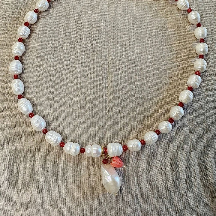 Collier de Perles et Mini  Corail