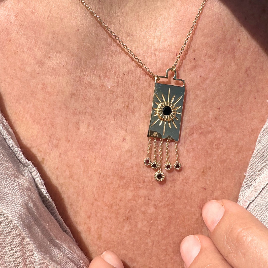 Collier Aura Shield-Onyx Noir et Grenats